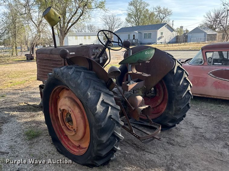 image for item FB7091 Oliver Row crop 88 tractor