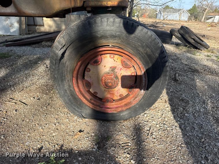 image for item FB7091 Oliver Row crop 88 tractor