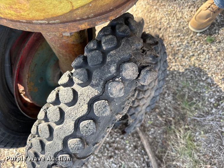 image for item FB7091 Oliver Row crop 88 tractor