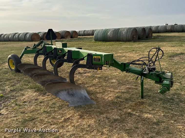 image for item FB7113 John Deere 2810 four bottom plow