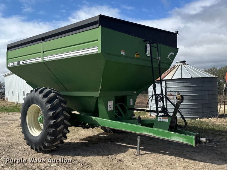 image for item FB7123 Brent 674 grain cart