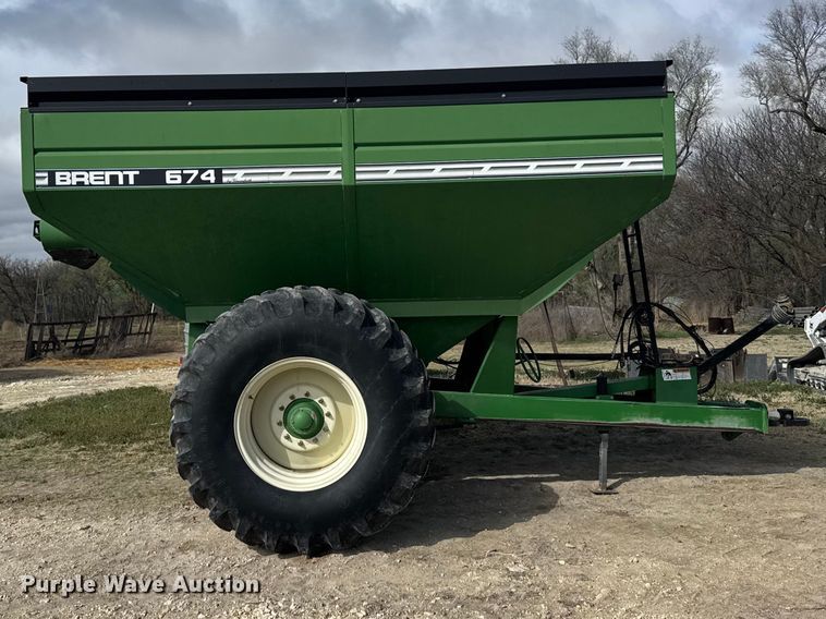 image for item FB7123 Brent 674 grain cart