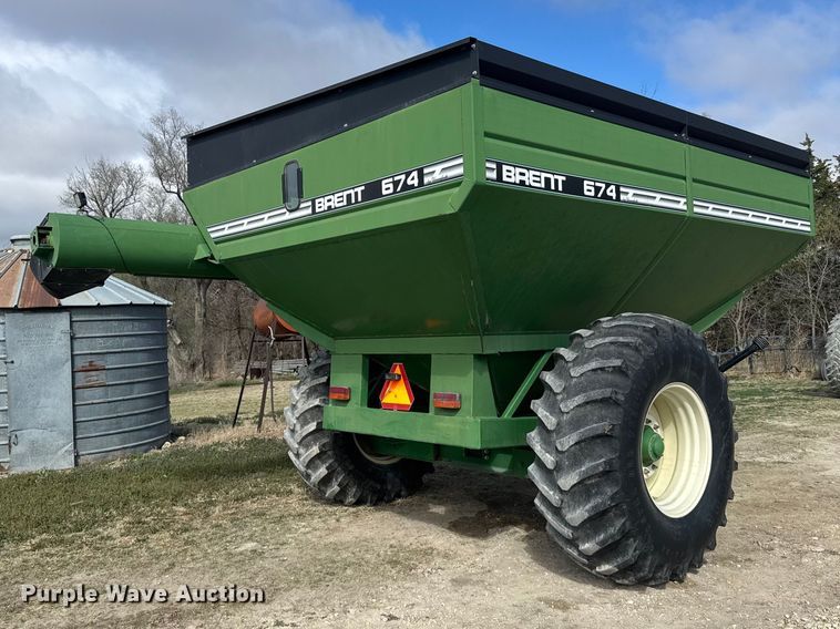 image for item FB7123 Brent 674 grain cart