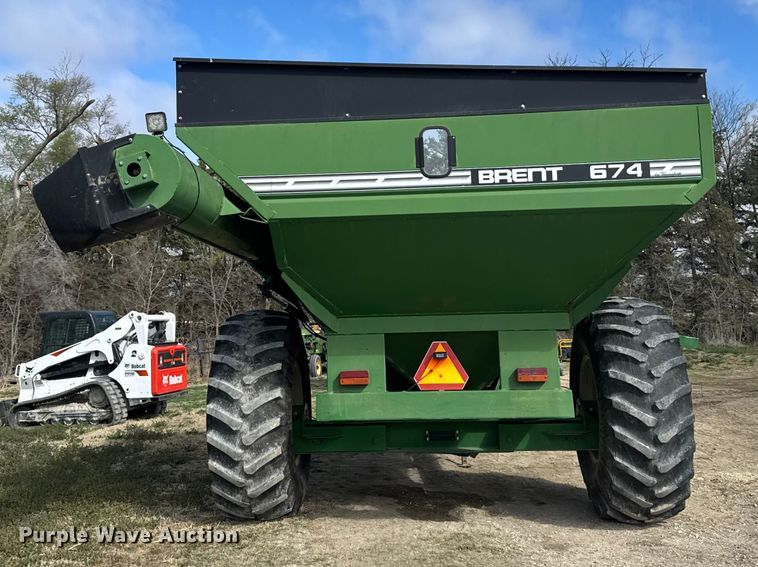 image for item FB7123 Brent 674 grain cart