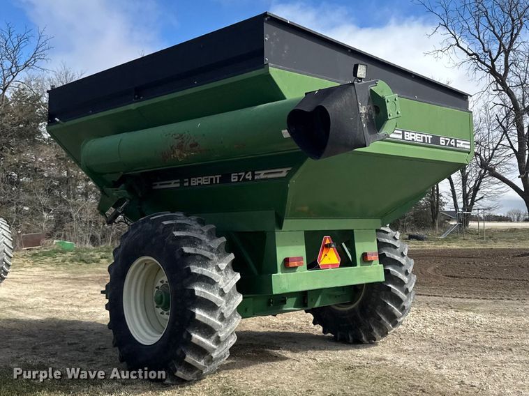 image for item FB7123 Brent 674 grain cart