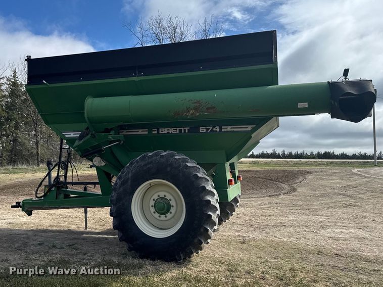 image for item FB7123 Brent 674 grain cart