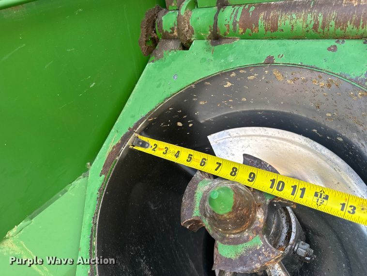 image for item FB7123 Brent 674 grain cart