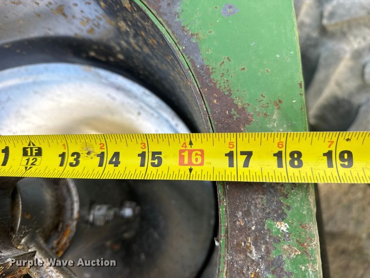 image for item FB7123 Brent 674 grain cart