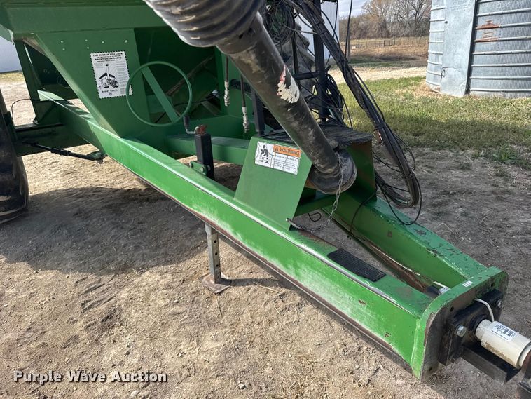 image for item FB7123 Brent 674 grain cart