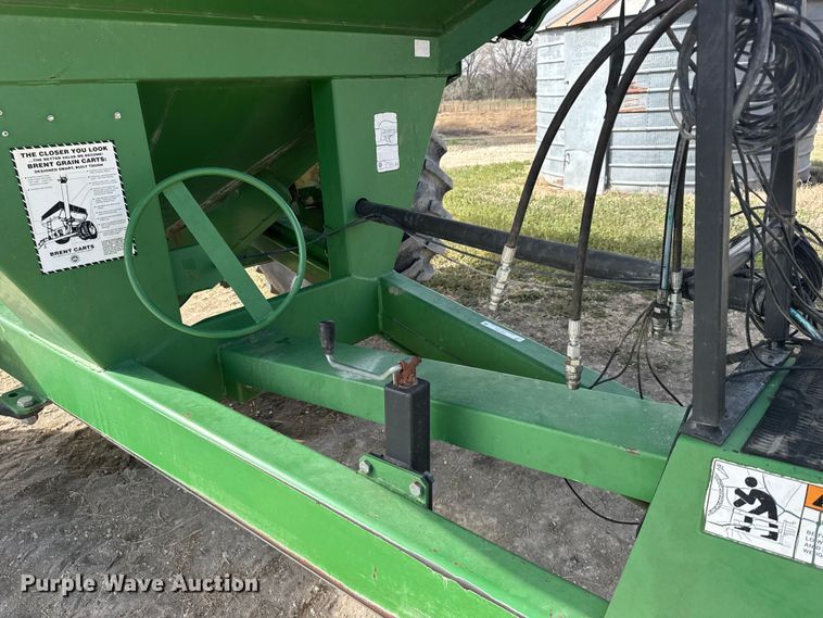 image for item FB7123 Brent 674 grain cart