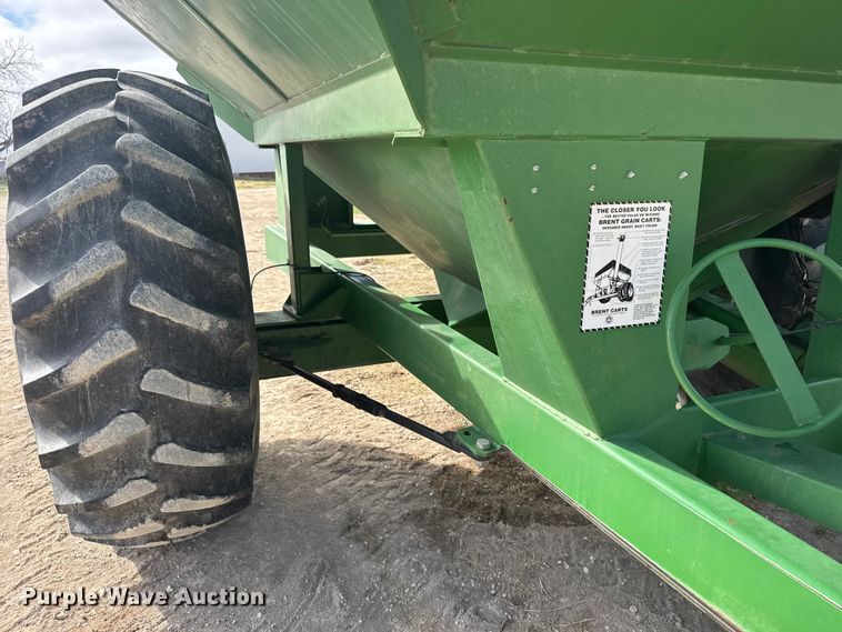 image for item FB7123 Brent 674 grain cart