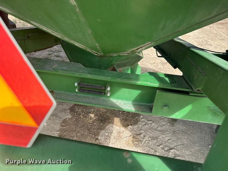 image for item FB7123 Brent 674 grain cart