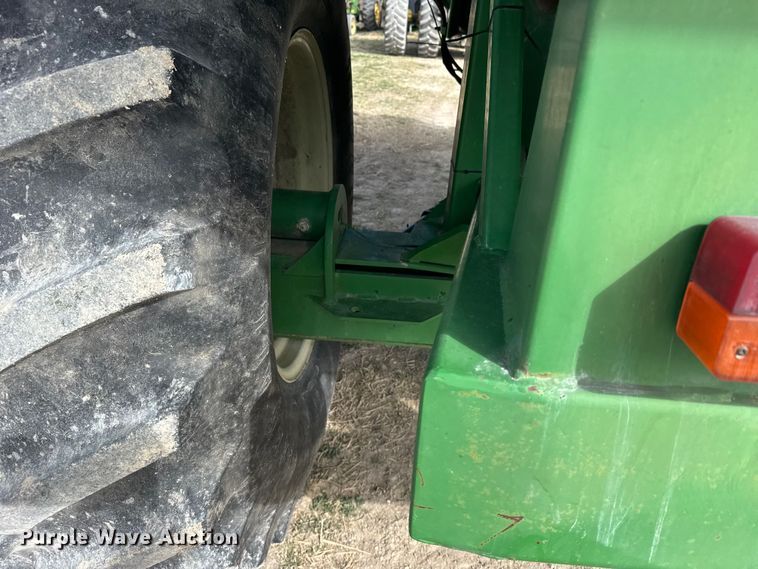 image for item FB7123 Brent 674 grain cart