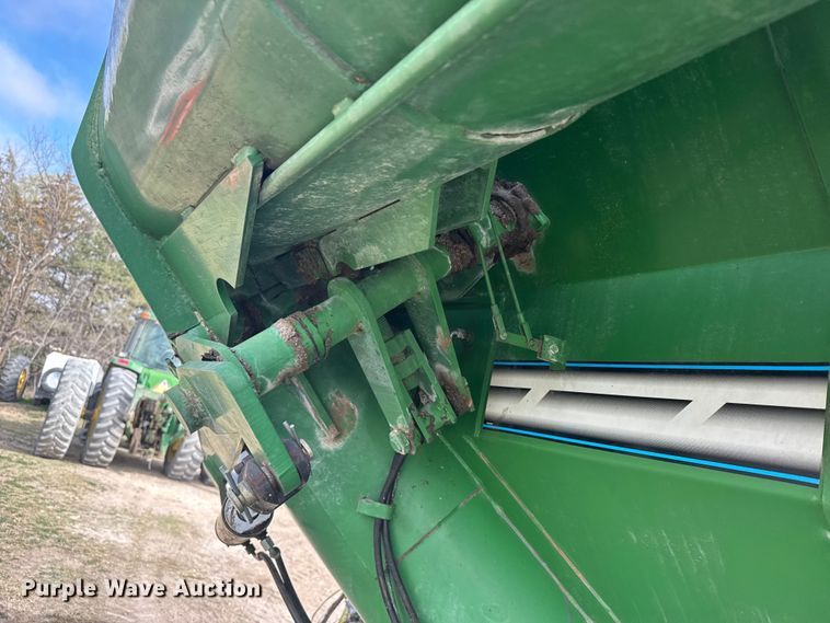 image for item FB7123 Brent 674 grain cart