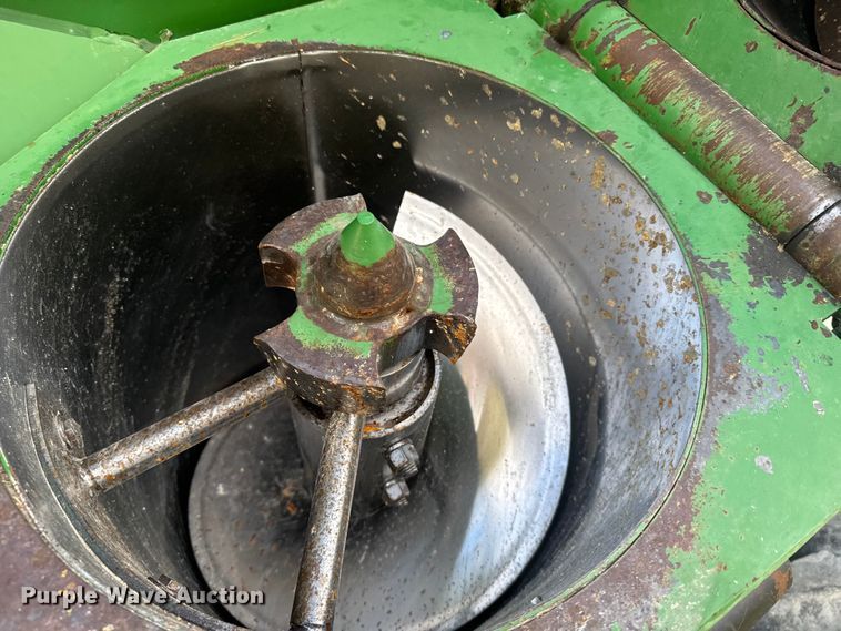 image for item FB7123 Brent 674 grain cart