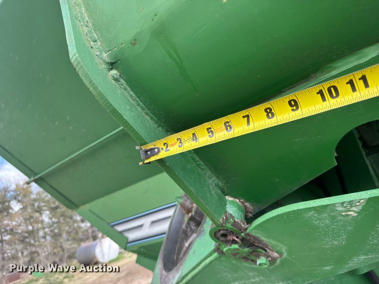 image for item FB7123 Brent 674 grain cart