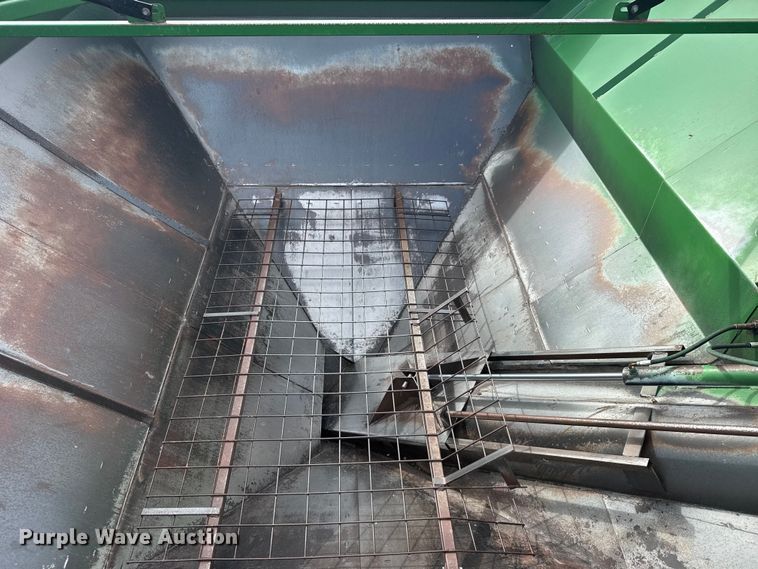 image for item FB7123 Brent 674 grain cart