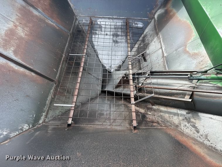 image for item FB7123 Brent 674 grain cart