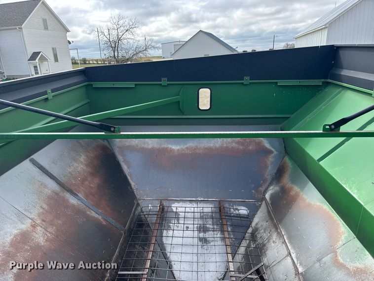 image for item FB7123 Brent 674 grain cart