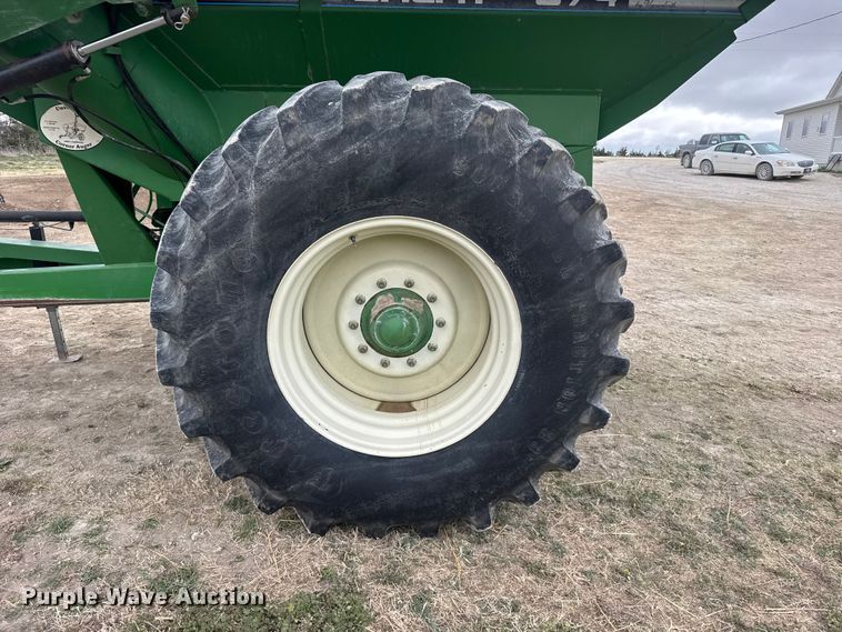 image for item FB7123 Brent 674 grain cart