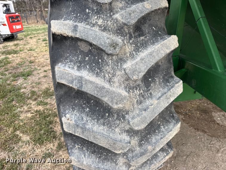 image for item FB7123 Brent 674 grain cart