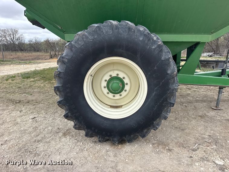 image for item FB7123 Brent 674 grain cart