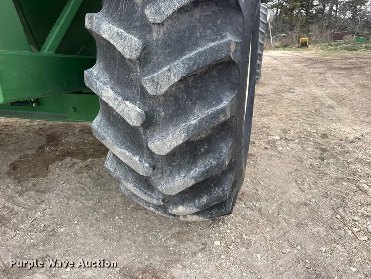 image for item FB7123 Brent 674 grain cart