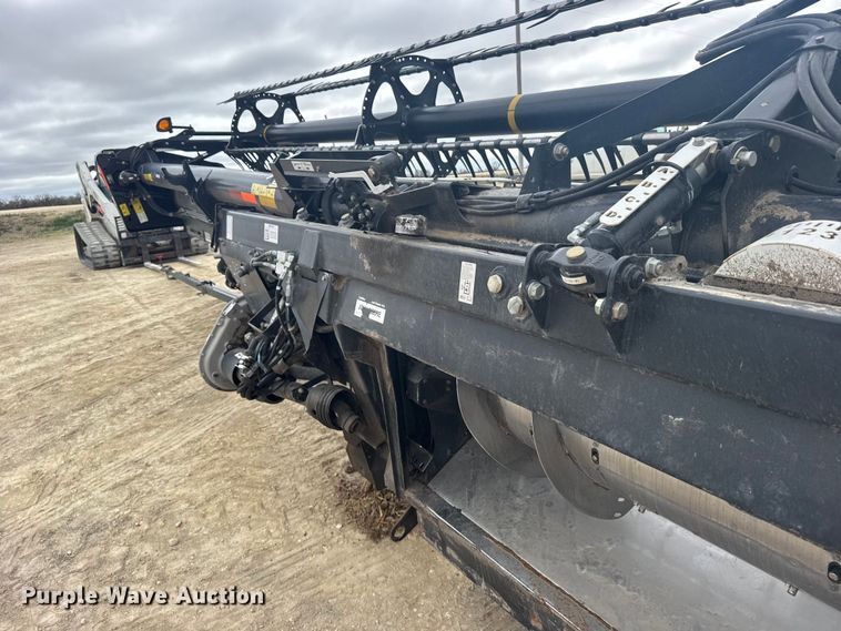 image for item FB7124 MacDon FD75-D Flexdraper flex draper head