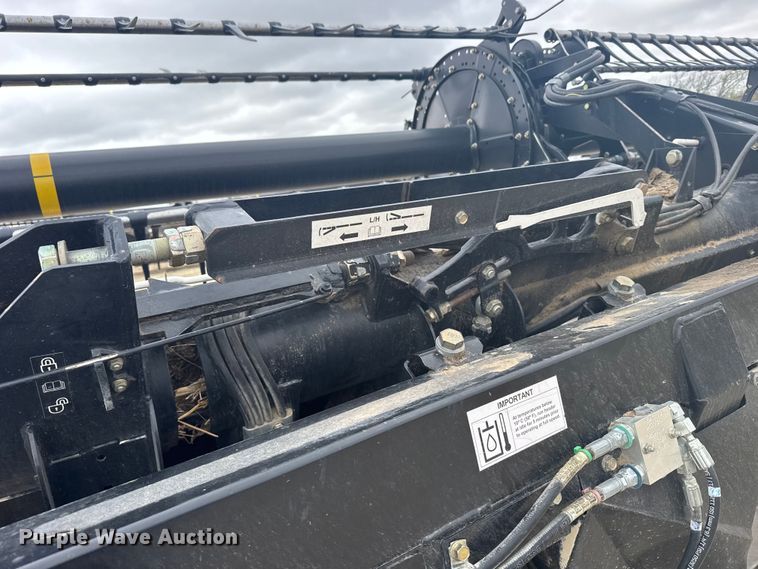 image for item FB7124 MacDon FD75-D Flexdraper flex draper head