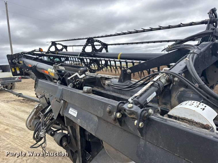 image for item FB7125 MacDon FD75-D Flexdraper flex draper head