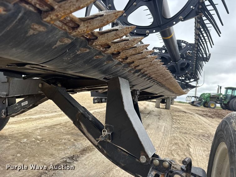 image for item FB7125 MacDon FD75-D Flexdraper flex draper head