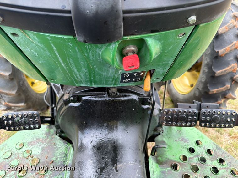 image for item FB8108 2007 John Deere 5205 MFWD tractor