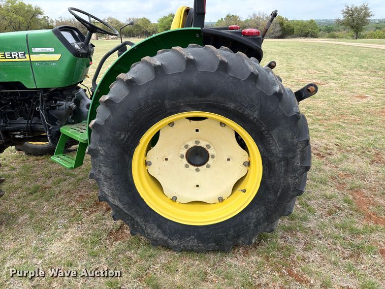 image for item FB8108 2007 John Deere 5205 MFWD tractor