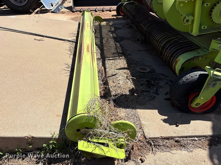 image for item FC2052 2016 Claas 380 L35 pickup head