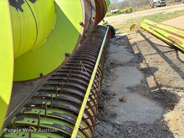 image for item FC2052 2016 Claas 380 L35 pickup head