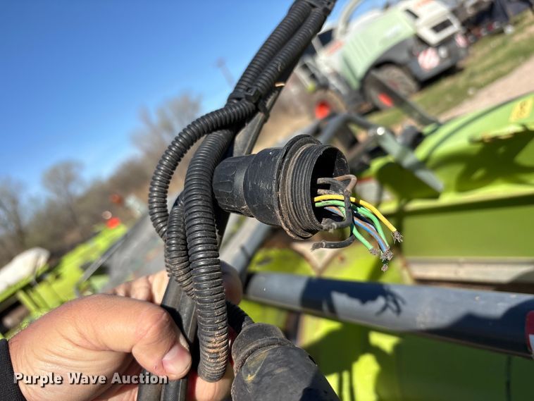 image for item FC2054 2017 Claas 380 L36 pickup head