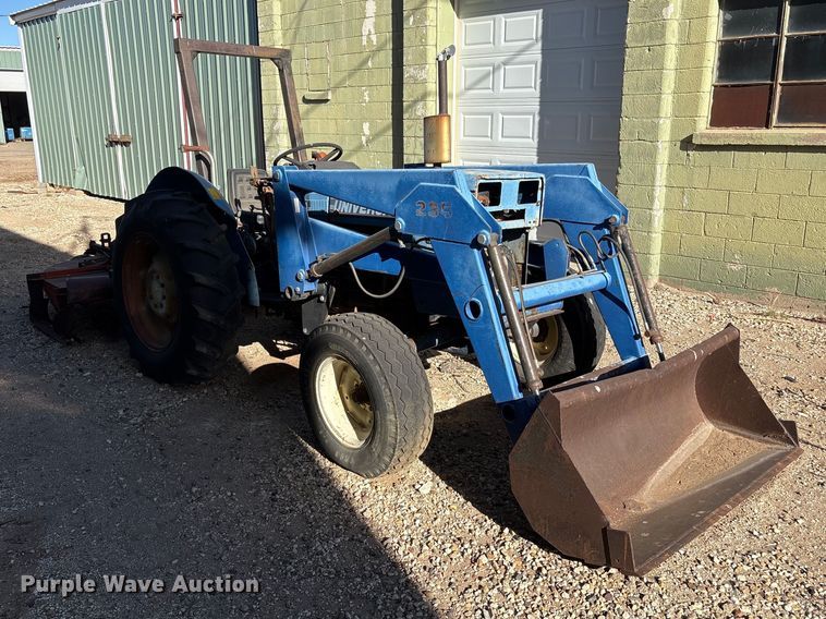 image for item FC2115 Universal U-350 tractor