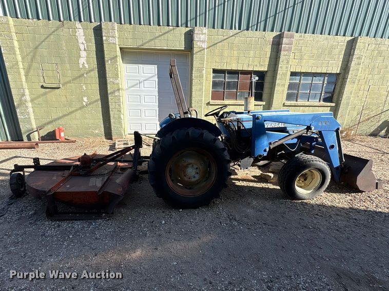 image for item FC2115 Universal U-350 tractor