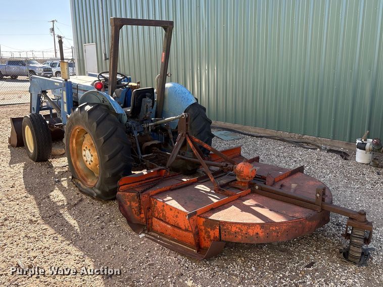 image for item FC2115 Universal U-350 tractor