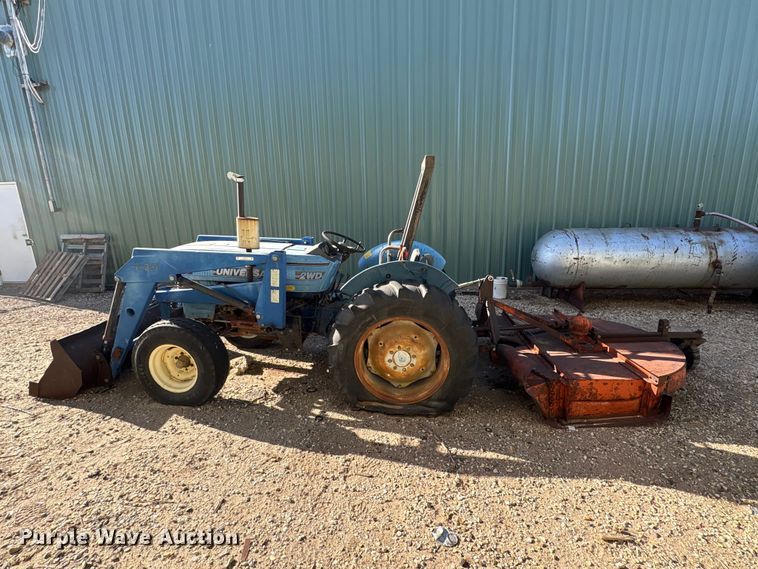 image for item FC2115 Universal U-350 tractor