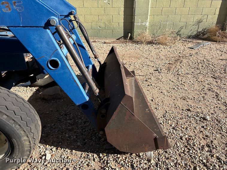 image for item FC2115 Universal U-350 tractor