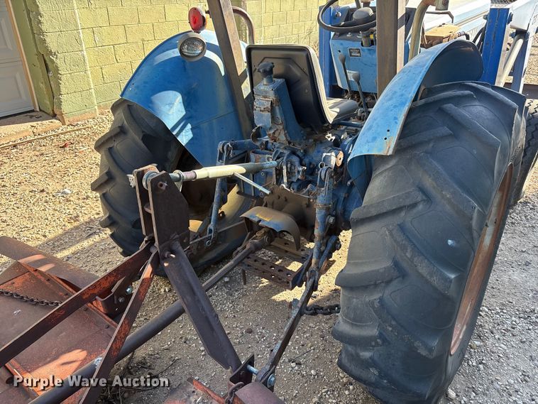 image for item FC2115 Universal U-350 tractor