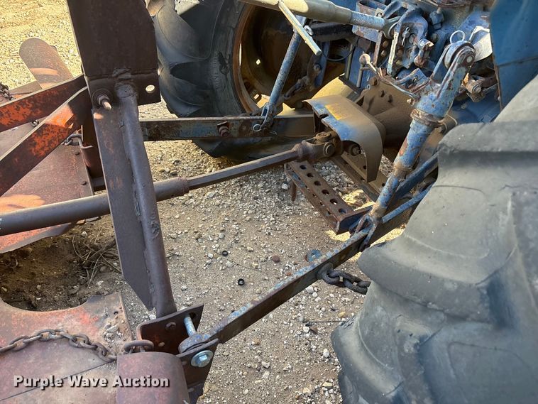 image for item FC2115 Universal U-350 tractor