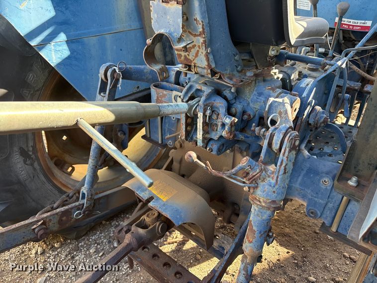 image for item FC2115 Universal U-350 tractor