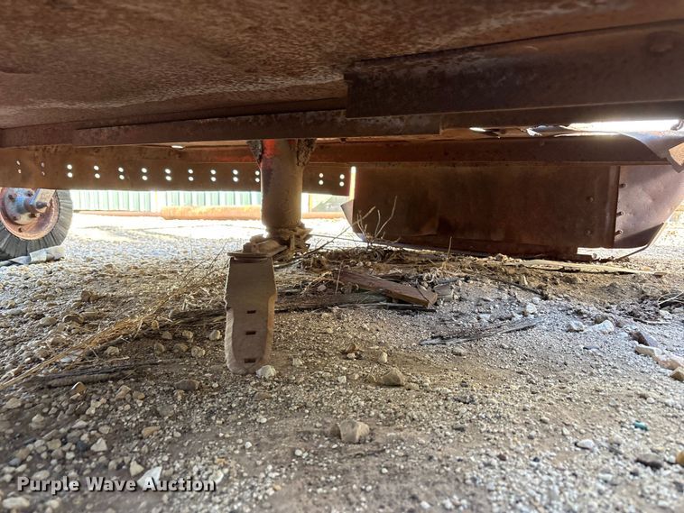 image for item FC2115 Universal U-350 tractor