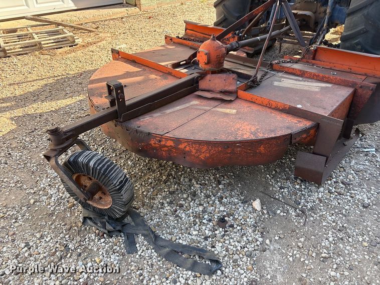 image for item FC2115 Universal U-350 tractor