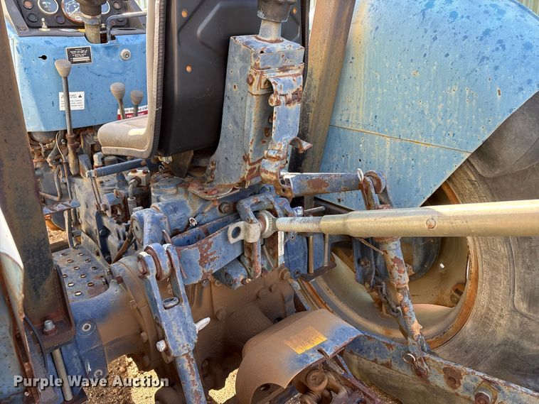 image for item FC2115 Universal U-350 tractor