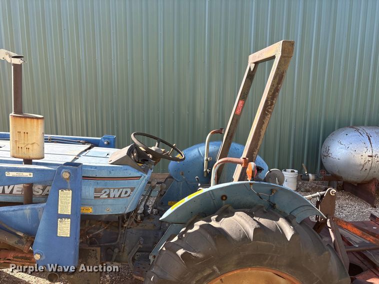 image for item FC2115 Universal U-350 tractor