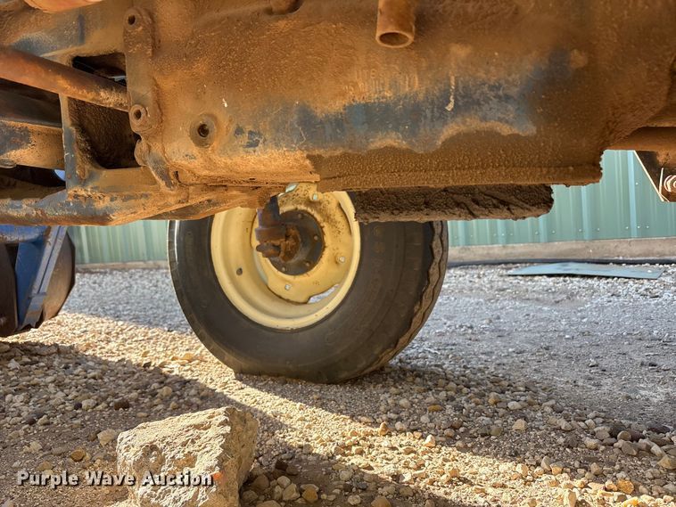 image for item FC2115 Universal U-350 tractor