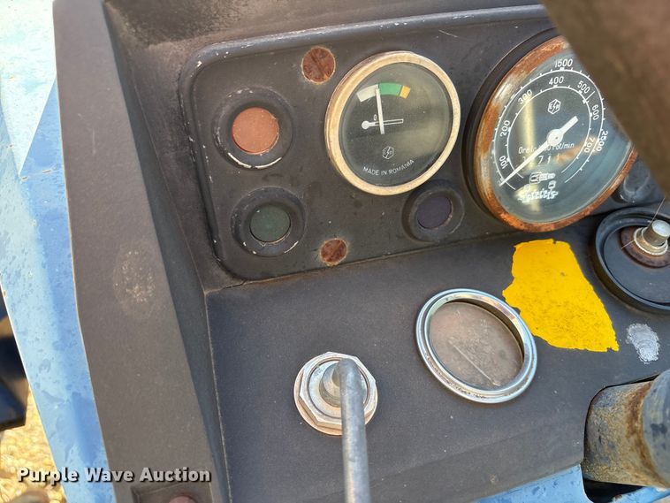 image for item FC2115 Universal U-350 tractor